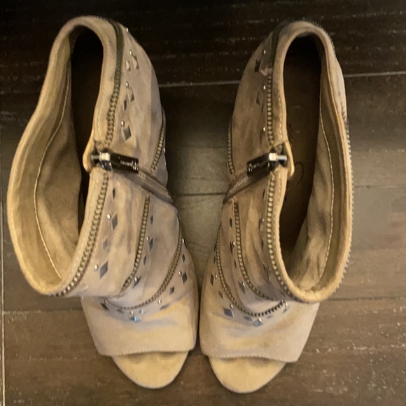 Jessica Simpson Taupe Suede Studded Heels 9.5 - Picture 11 of 13